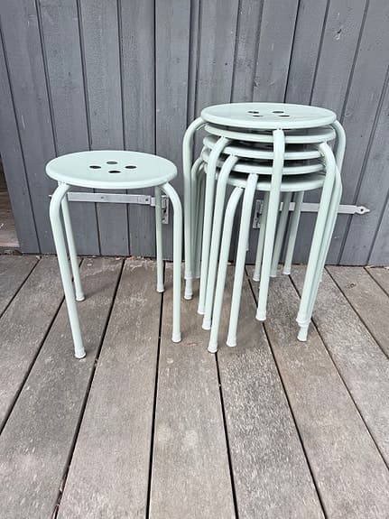 Pallar från Rusta i metall