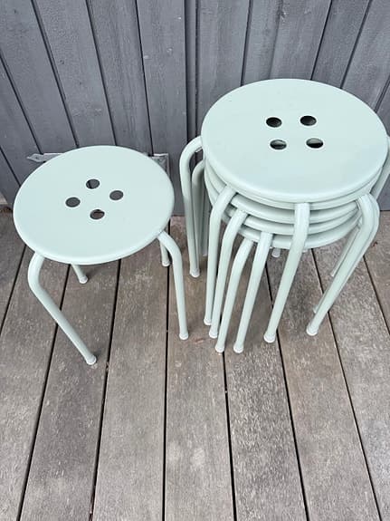 Pallar från Rusta i metall