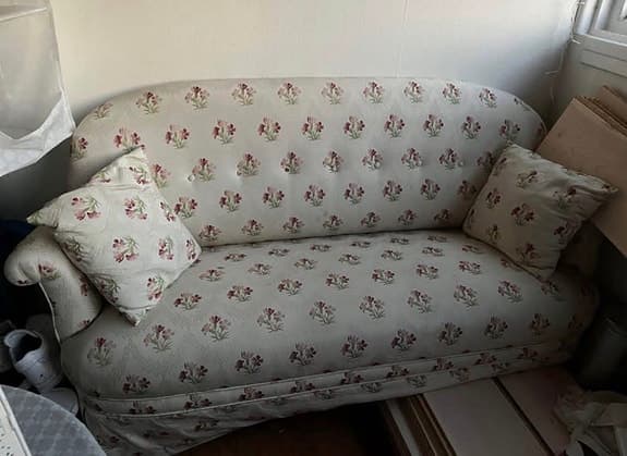 Soffa och spegel