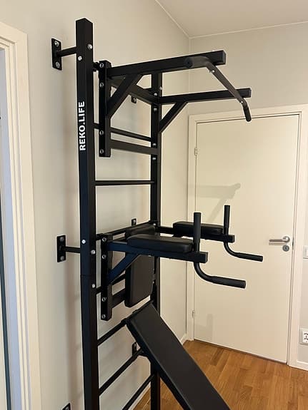 Reko Life väggmonterat multigym pull up-ställning