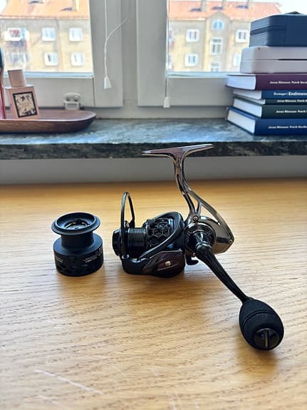 Fiskerulle haspelrulle med extra spole svart