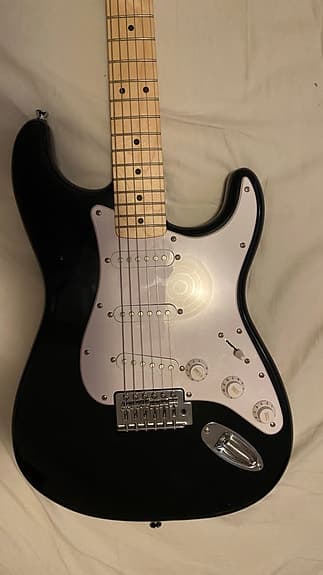 Squier Stratocaster elgitarr svart