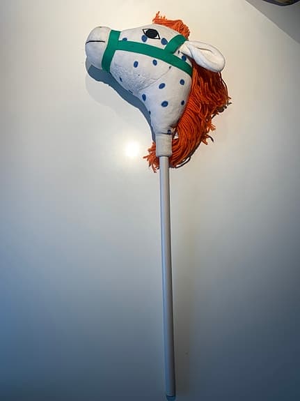 Pippi Långstrump käpphäst vit med prickar