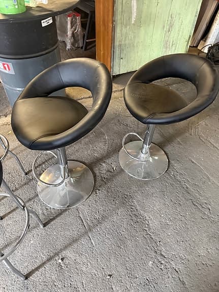 Barstolar svart konstläder metallstativ