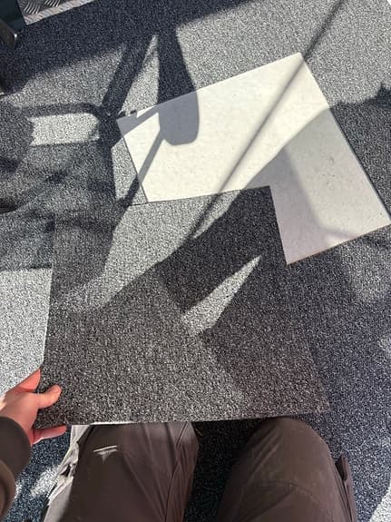 Mattor plattor balkongmatta grå