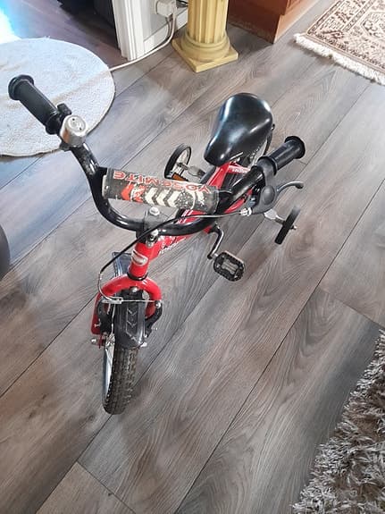 Barncykel med stödhjul