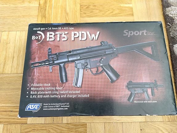 3 stycken airsoft gevär, samt lite gear