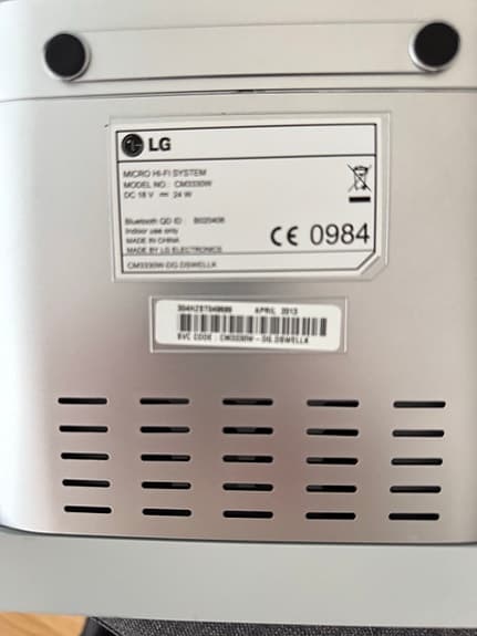 LG CM2760 mikrosystem med bluetooth och USB vit
