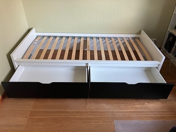 IKEA säng 90x200 med förvaring
