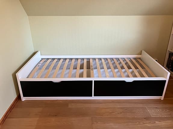IKEA säng 90x200 med förvaring