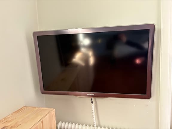Philips tv samt väggfäste 40”