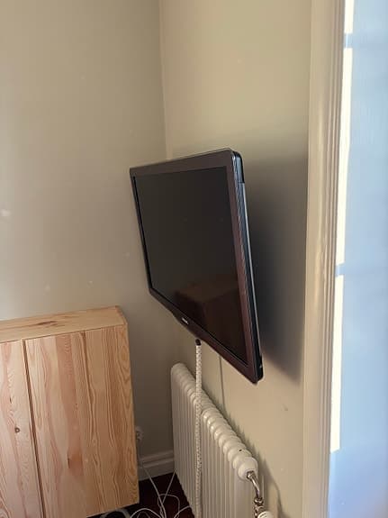 Philips tv samt väggfäste 40”