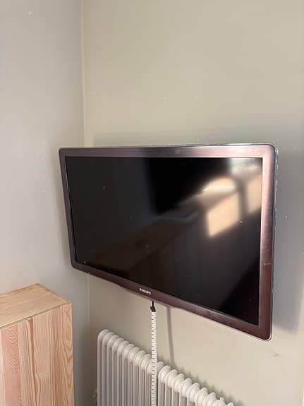 Philips tv samt väggfäste 40”