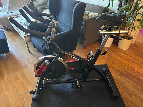 Abilica Spinningcykel med träningsdator och flaskhållare svart