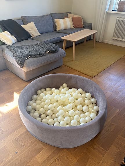 Kidkii bollhav grå med vita bollar