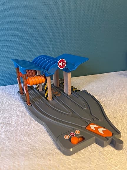 BRIO tågbana lift och backar.