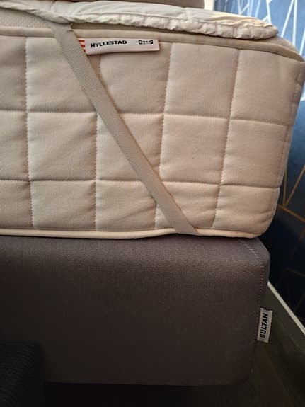IKEA säng med resårbotten och pocketresårmadrass  160cm