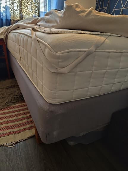 IKEA säng med resårbotten och pocketresårmadrass  160cm