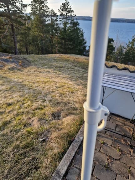 Gjensidige parasoll blå vit 180cm