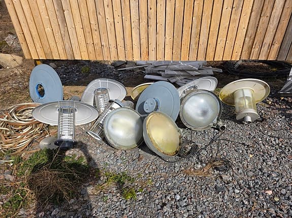 Trädgård Ny bänk, Armaturer lyktstolpe, Stolar,  symaskin underrede