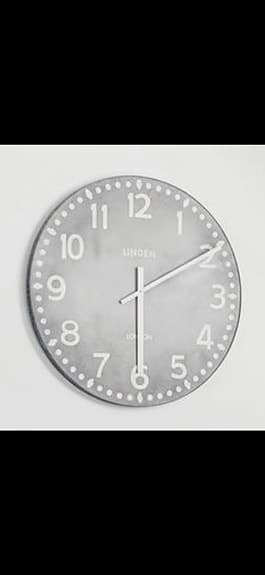 Stor väggklocka i betong imitation