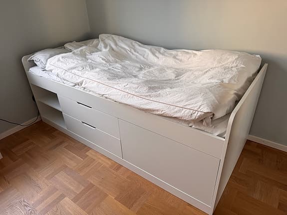 Lundvik Sängram 90x200 cm med förvaring