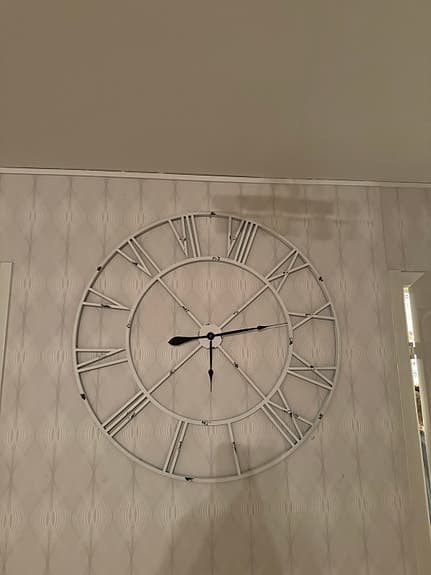 Mio väggklocka metall vit