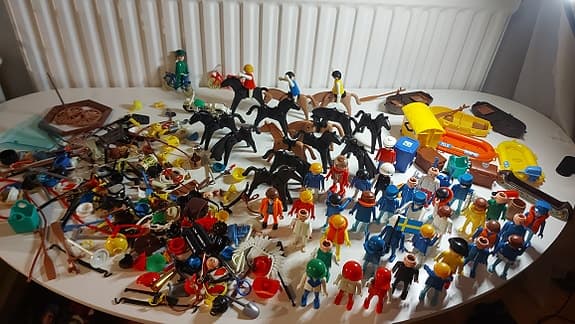 Stort vintage Playmobil lot – 38 figurer, 14 hästar, 6 båtar, fordon  (70-tal)