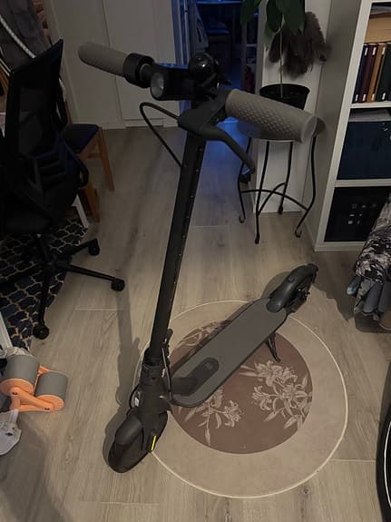 Elsparkcykel svart