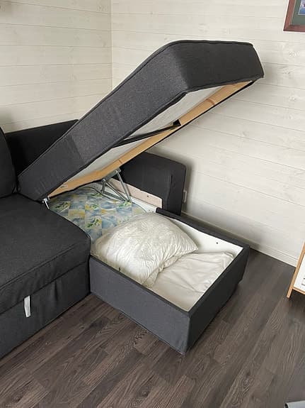 Grå bäddsoffa