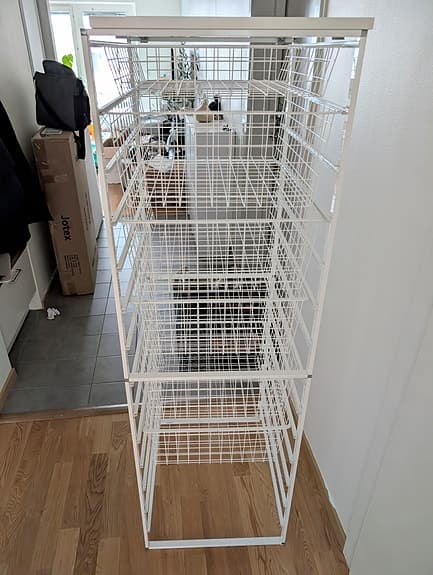 2 st. Ihopsatta backstativ med trådbackar - Garderob