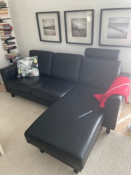 Tresitssoffa med divan i skinn