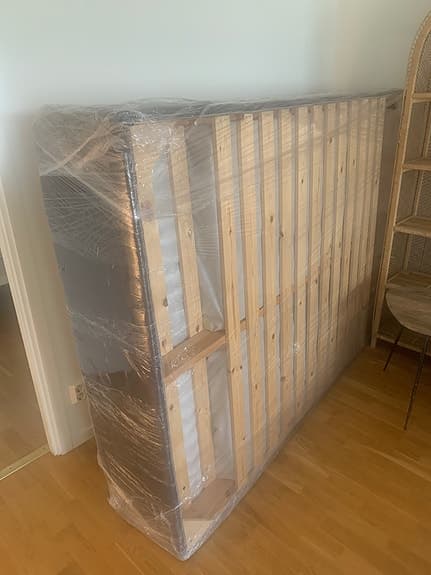 säng 140 cm i gott skick