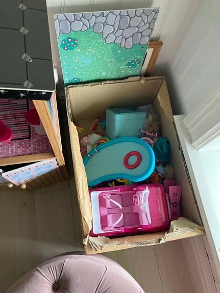 Barbie dockhus med tillbehör rosa