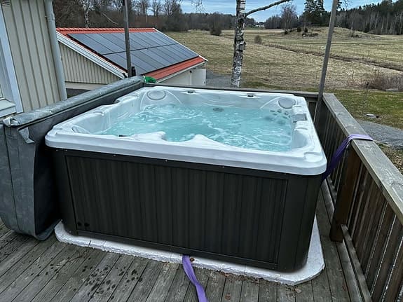 Jacuzzi J-245 köpt september 2023, 7 personer