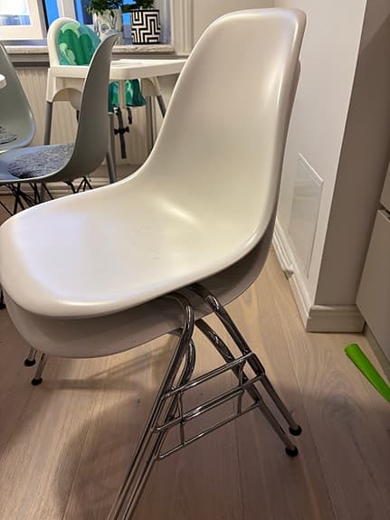 Vitra Eames Plastic Side Chair RE DSR – Iconic Design Classic