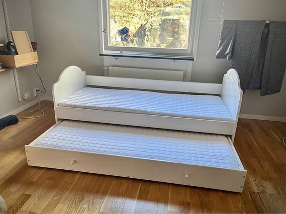Barnsäng / utdragbar säng
