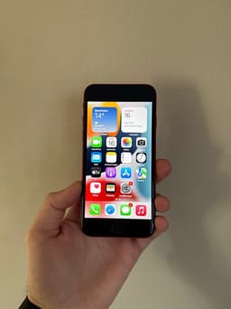 iPhone SE (2:gen) 64GB / 93% Batterihälsa / Olåst / Original Laddare