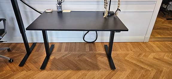 Skrivbord elektriskt höj-och sänkbart svart 70/120