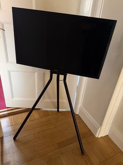 Samsung T3505 FHD Smart-TV (2020) 32 tum med golvstativ