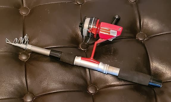 Kastspö (teleskop) med vintage spinnrulle
