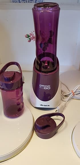 Liten läcker lila blender med stark motor