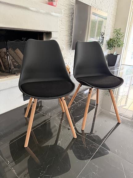 2 st snygga matstolar i Eames-stil (JYSK JEGIND) – svart/ek