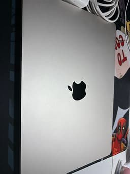 MacBook Air 13 tum med M2-chip – stjärnglans