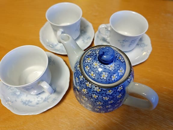 tekanna och kaffe muggar