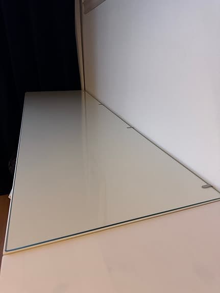 Skyddande glasskiva till IKEA’s byrå Hemnes