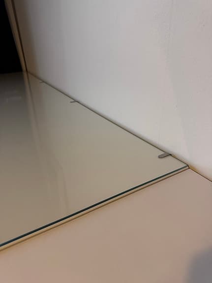 Skyddande glasskiva till IKEA’s byrå Hemnes