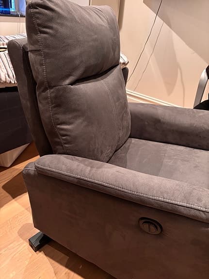 Reclinerfåtölj Abildskov elektrisk grå konstläder JYSK – knappt använd, som ny!