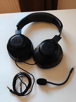 JBL Quantum 100 trådade over-ear hörlurar med mic