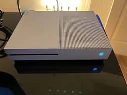 Xbox One S spelkonsol vit med handkontroll